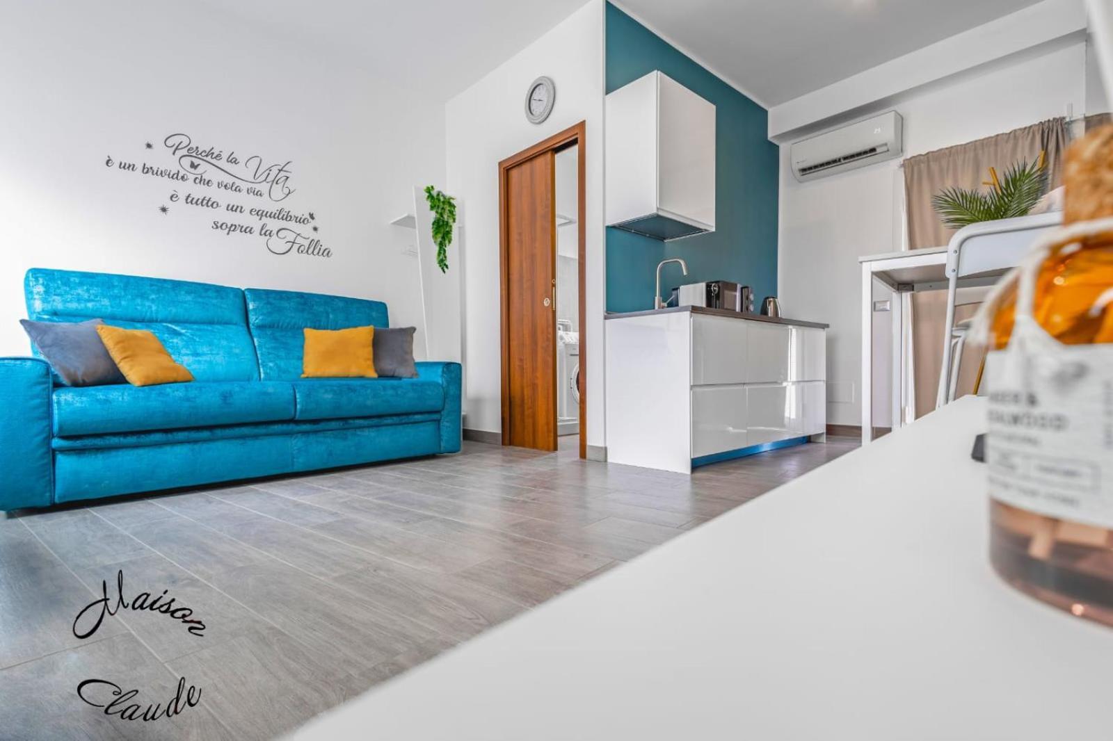 Maison Claude Vittuone Bagian luar foto